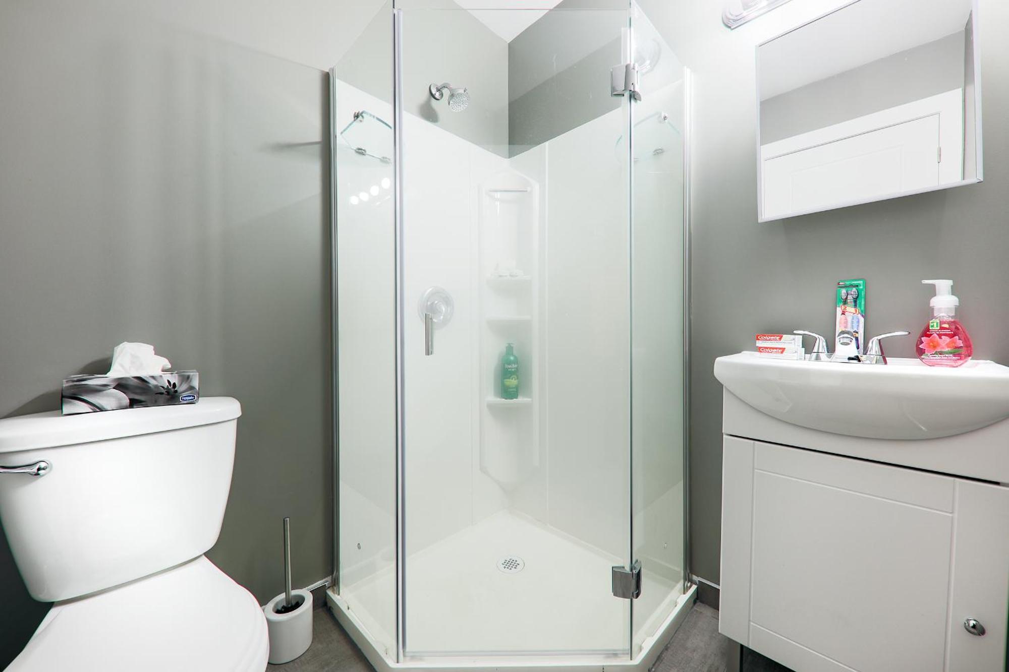 Homa Homestay Hotel By Olympic Stadium Montreal Auberge-Hostel Exteriör bild
